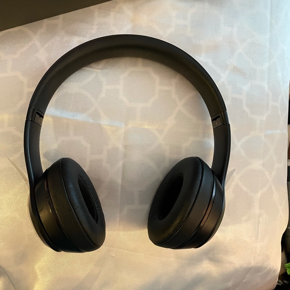 BEATS SOLO3 HEADPHONES